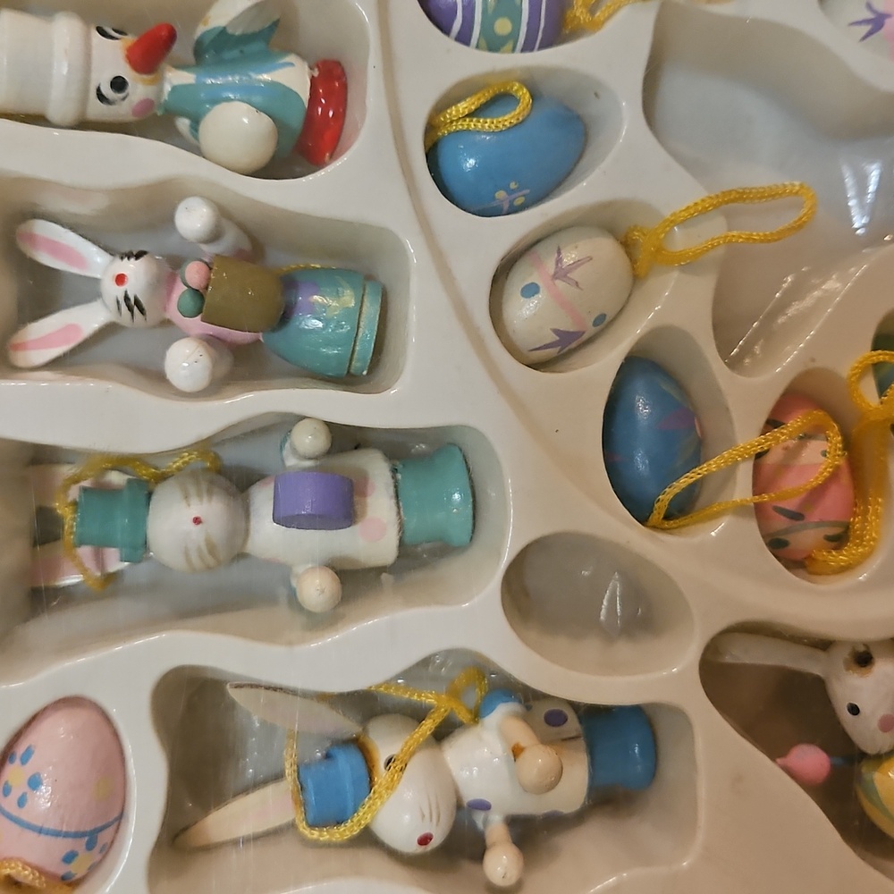 67 Vintage Hobby Lobby Mini  Easter Bunny & Egg Painted Wood Ornaments - Picture 5 of 10